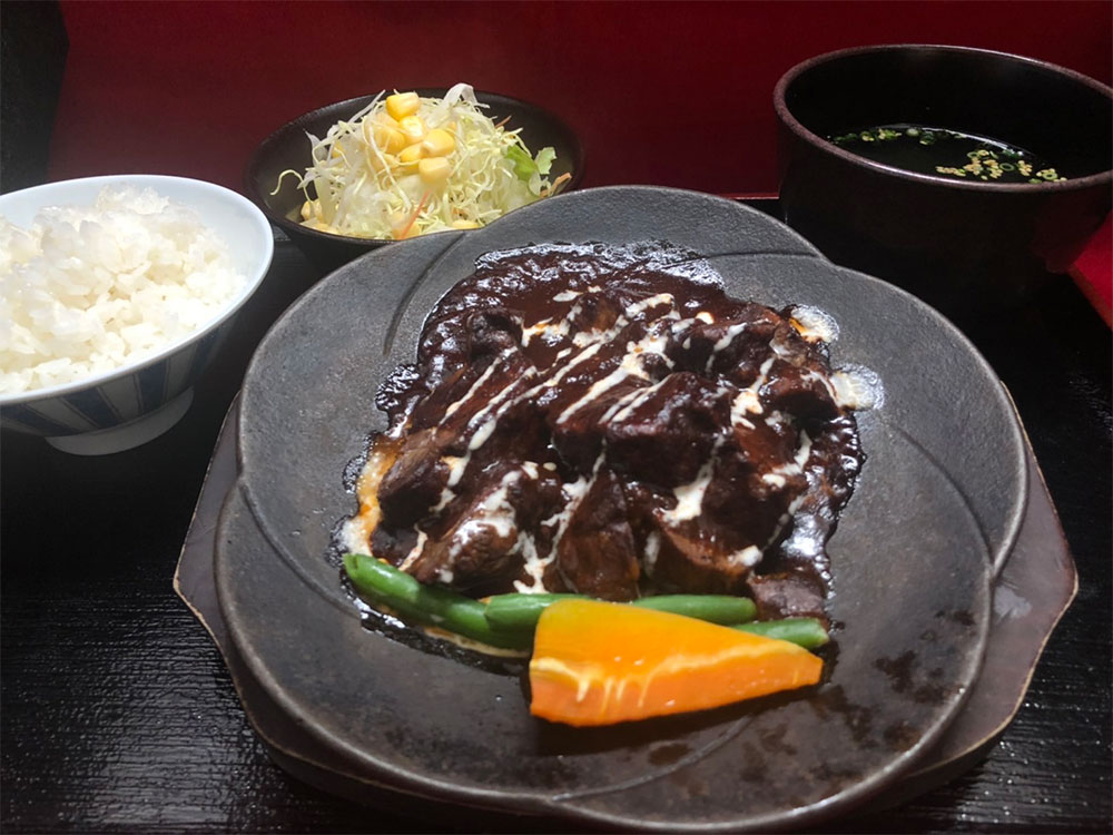 牛タン煮込み定食