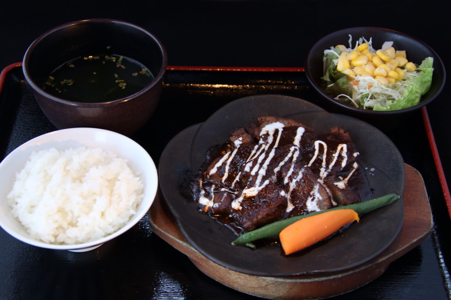 牛タン煮込み定食