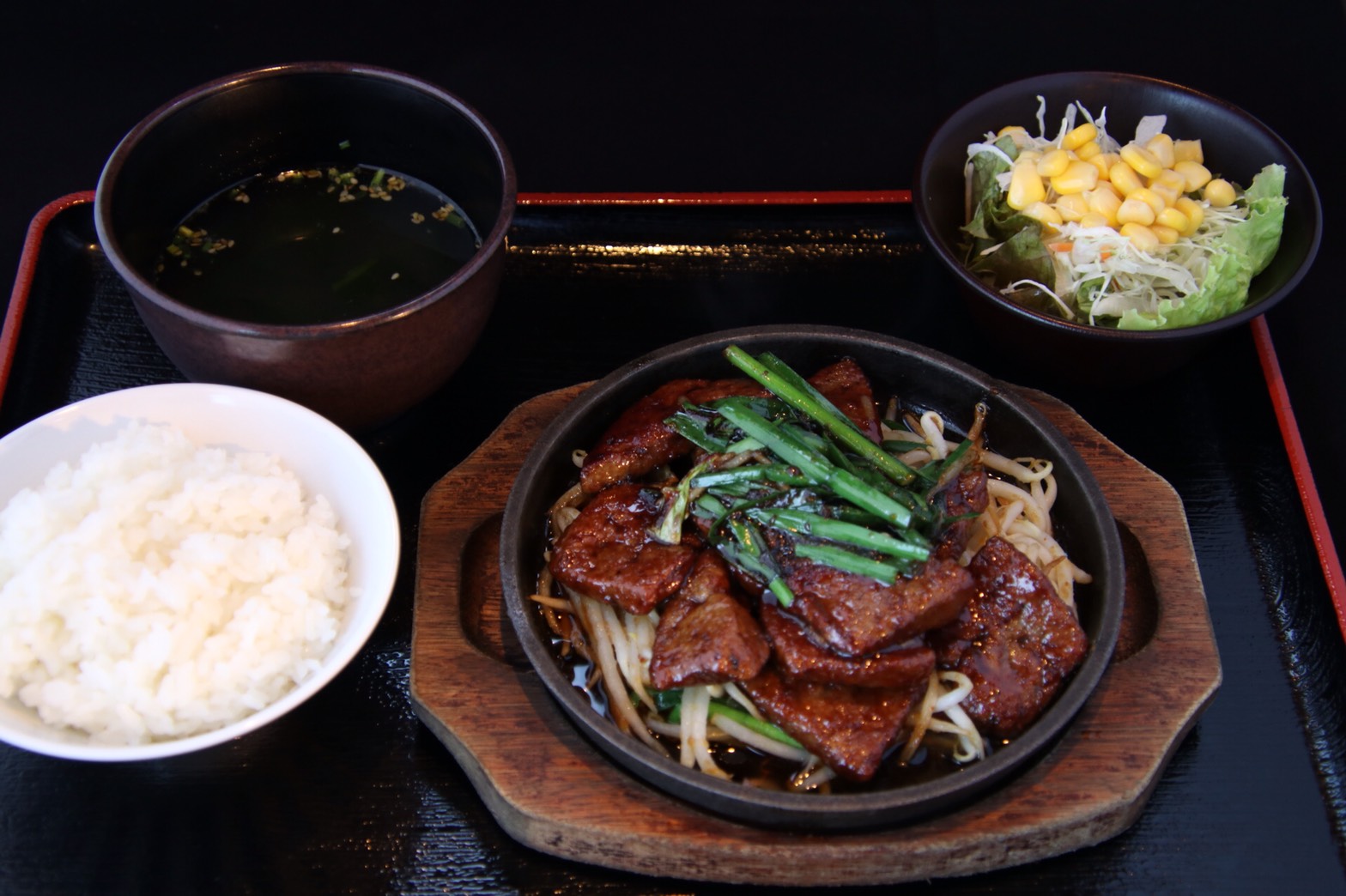 レバニラ定食